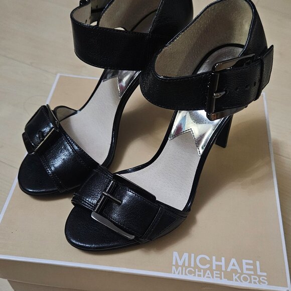Michael Kors Shoes - Michael Kors High heels ~ Faith 😍